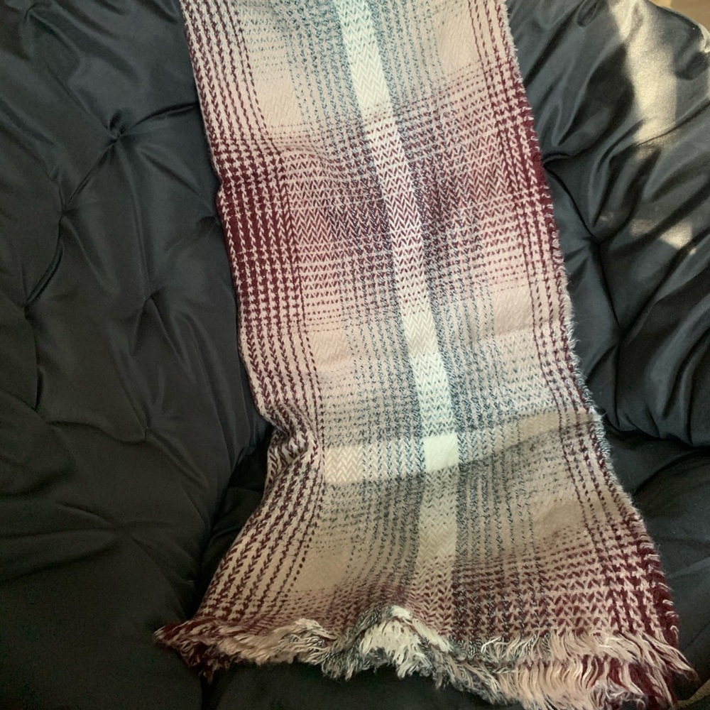 Scarf - Picture 2 of 4
